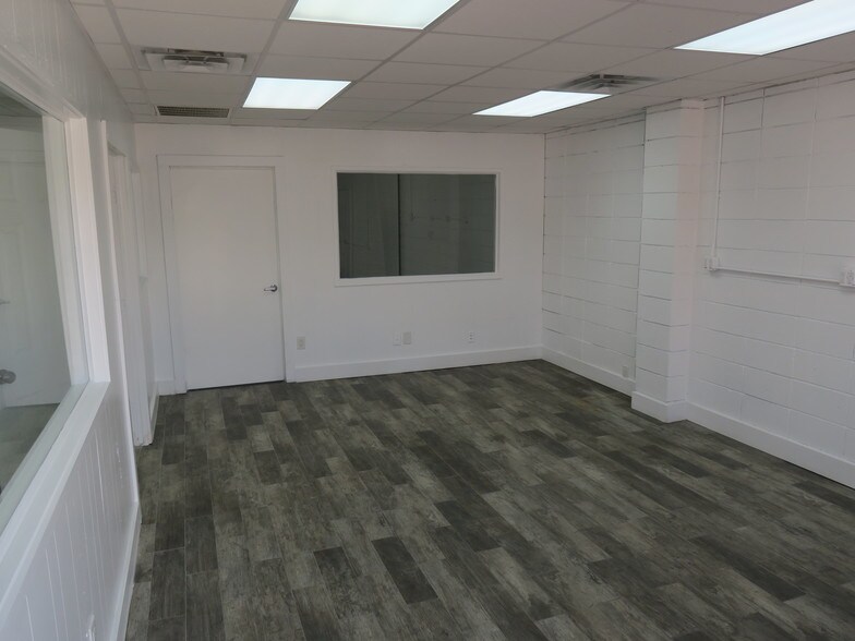 More Photos Of 5828 Star Ln, Houston Service For Lease