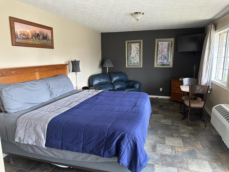 More Photos Of 1500 Edmonton Rd, Tompkinsville Hotel For Sale