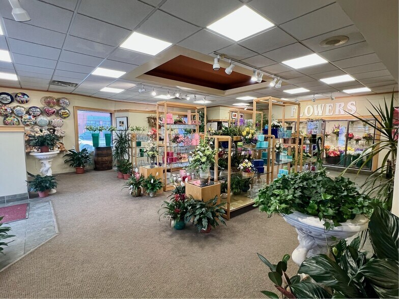 More Photos Of 421 S Park St, Madison Freestanding For Lease