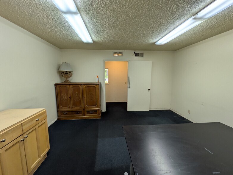 More Photos Of 249 Victoria St, Gardena Warehouse For Lease
