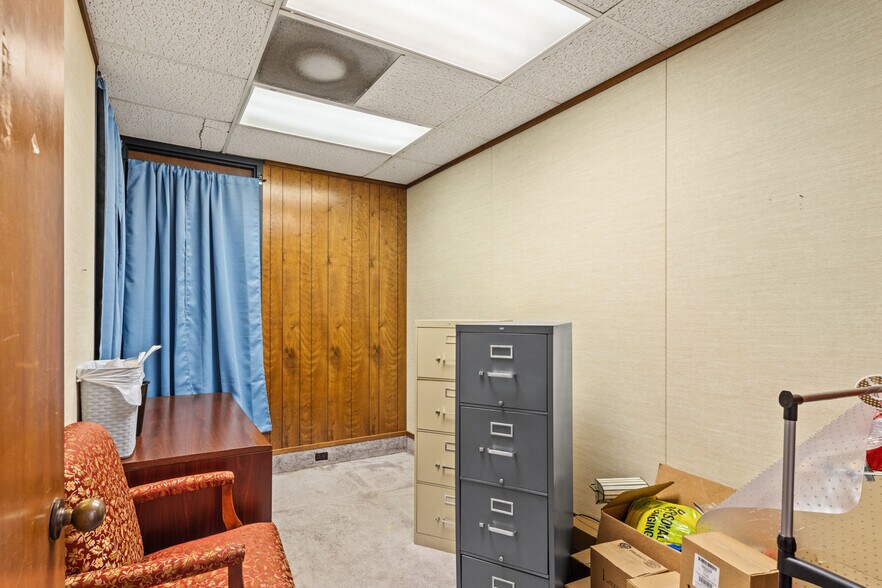 More Photos Of 1212 S Air Depot Blvd, Oklahoma City Office For Sale