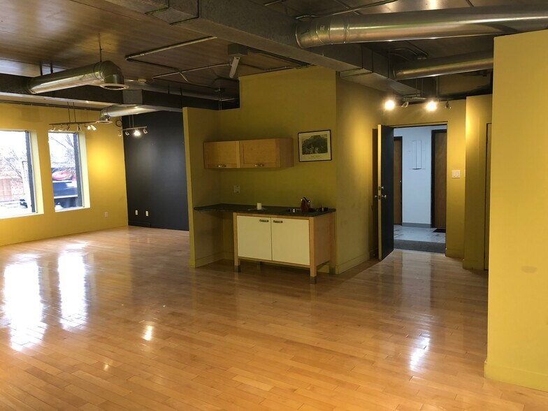 More Photos Of 866 The Queensway, Toronto Office For Lease