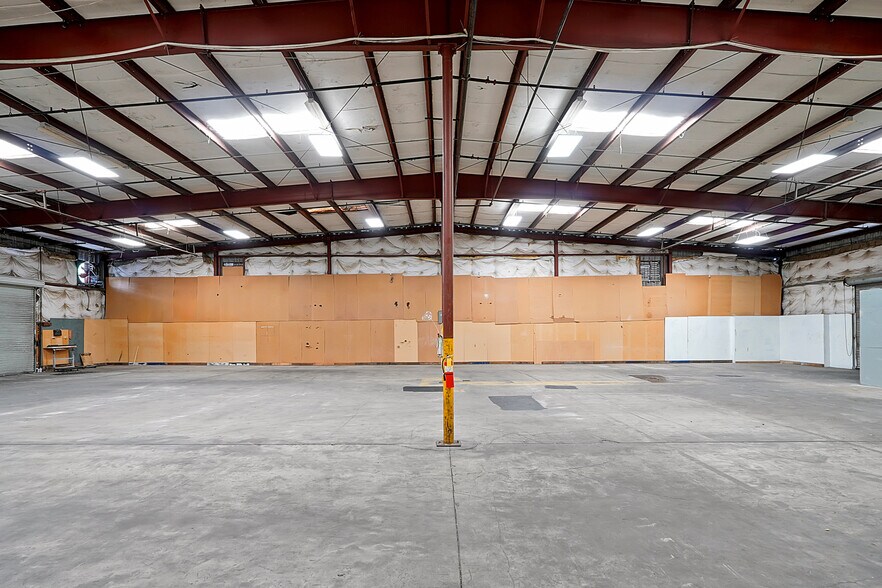 More Photos Of 11435 Rocket Blvd, Orlando Warehouse For Lease