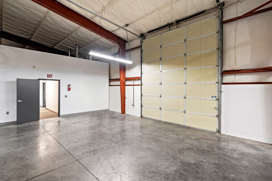 More Photos Of 13735 SW Galbreath Dr, Sherwood Warehouse For Lease