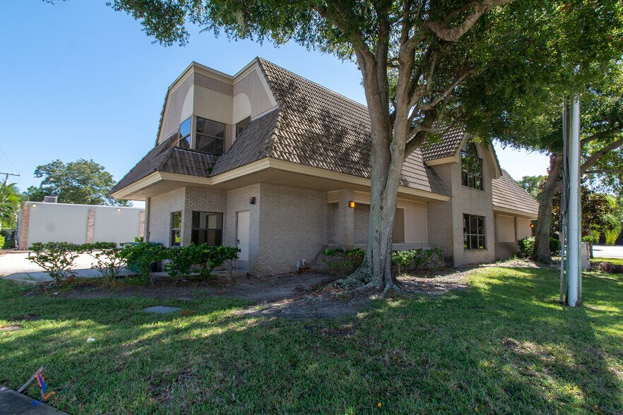 More Photos Of 300 E New Haven Ave, Melbourne Office For Sale