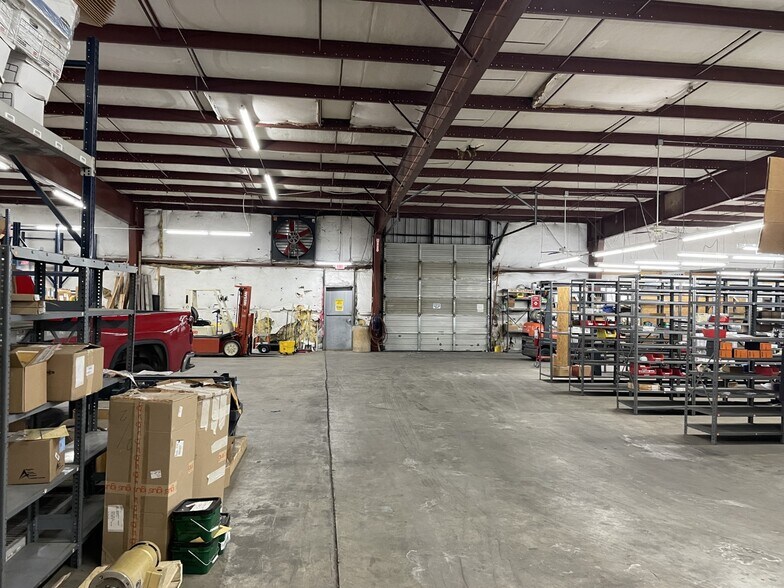 More Photos Of 5312 W 65th St, Little Rock Light Distribution For Lease
