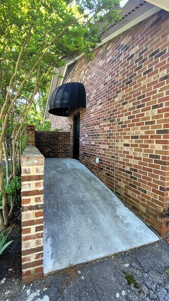 More Photos Of 101 Chapman St, Greenville Office For Sale