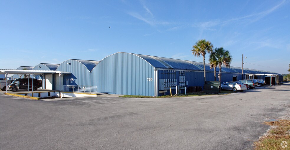 More Photos Of 700 S Hawthorne Ave, Apopka Warehouse For Lease