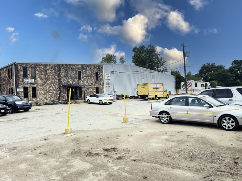 More Photos Of 3044 Morrell Ave, Dallas Distribution For Lease