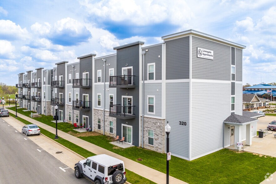 More Photos Of 320 W 3rd St N, Newton Apartments For Sale