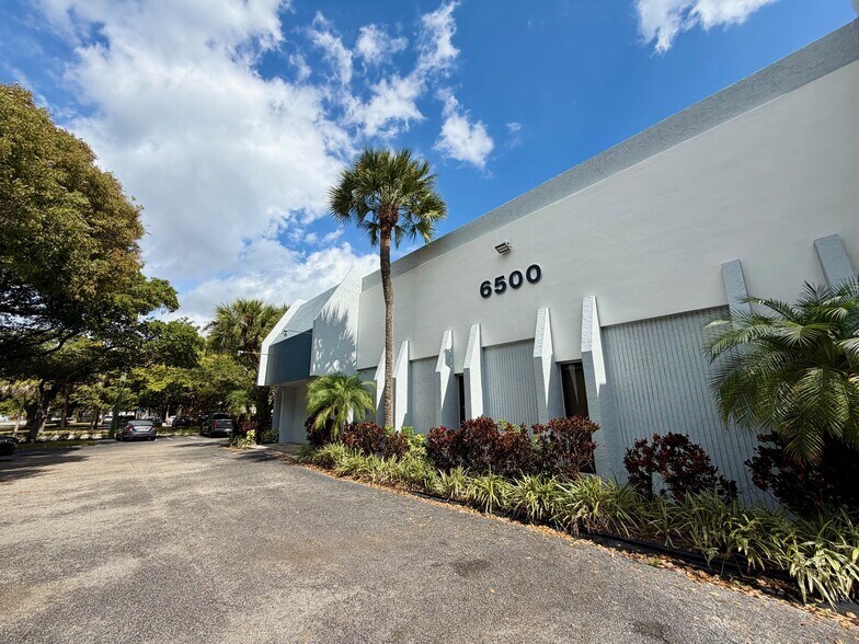 More Photos Of 6500 NW 15th Ave, Fort Lauderdale Light Manufacturing For Lease