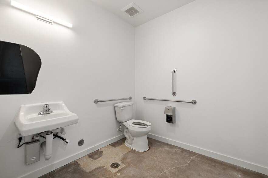 More Photos Of 301-303 Elliott St, Taylor Office For Lease