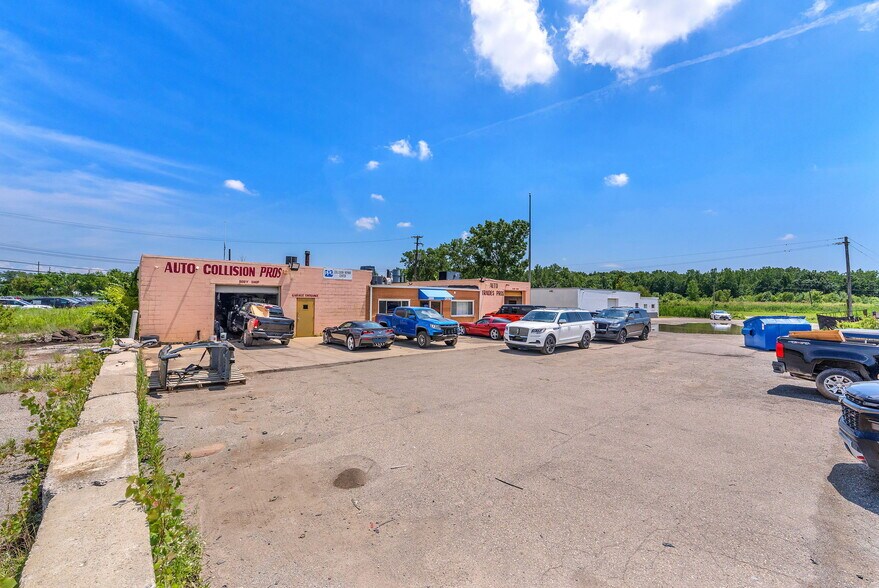 More Photos Of 29300 Goddard Rd, Romulus Manufacturing For Sale