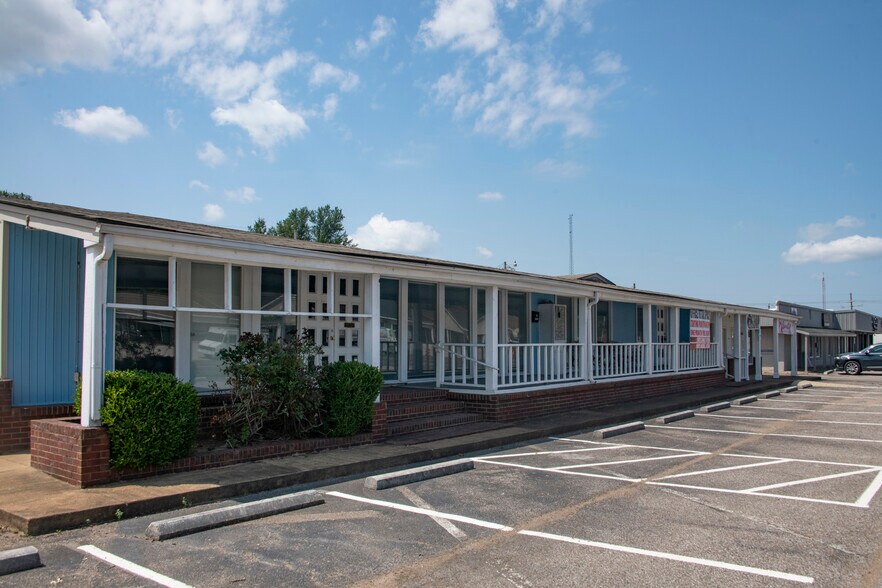 More Photos Of 1723-1755 Main St, Southaven Storefront Retail Office For Sale
