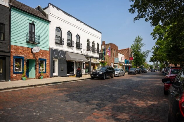 More Photos Of 176 S Main St, Zionsville Storefront Retail Office For Sale