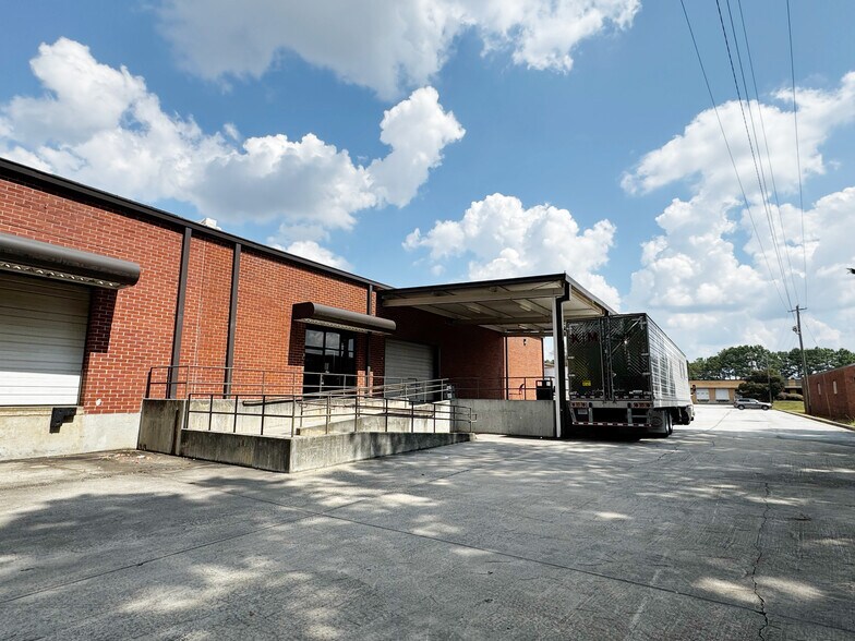 More Photos Of 1548 Stone Ridge Dr, Stone Mountain Warehouse For Lease