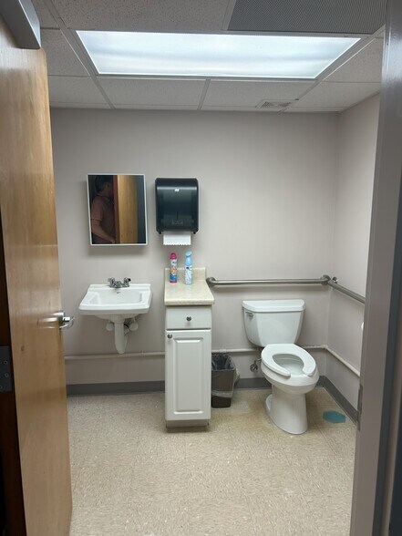 More Photos Of 514 1st St N, Alabaster Drugstore For Sale