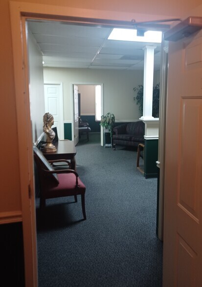 More Photos Of 5046 Thoroughbred Ln, Brentwood Loft Creative Space For Lease