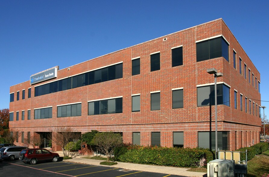 More Photos Of 1717 N Interstate 35, Round Rock Office For Lease