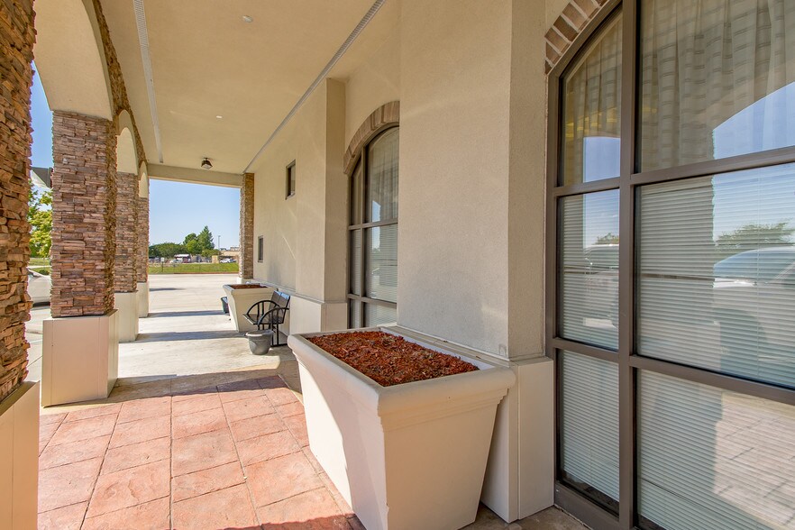 More Photos Of 4001 Nicholson Dr, Baton Rouge Hotel For Lease