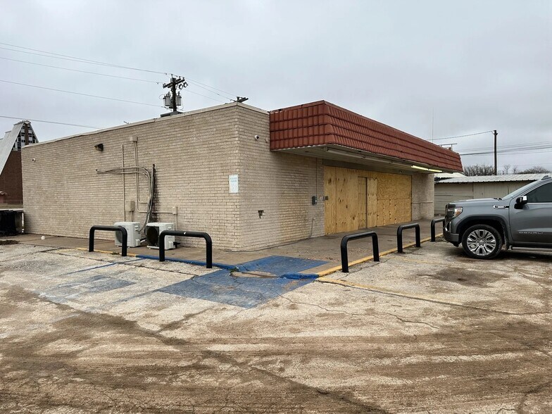 More Photos Of 1002 N Mockingbird Ln, Abilene Convenience Store For Sale