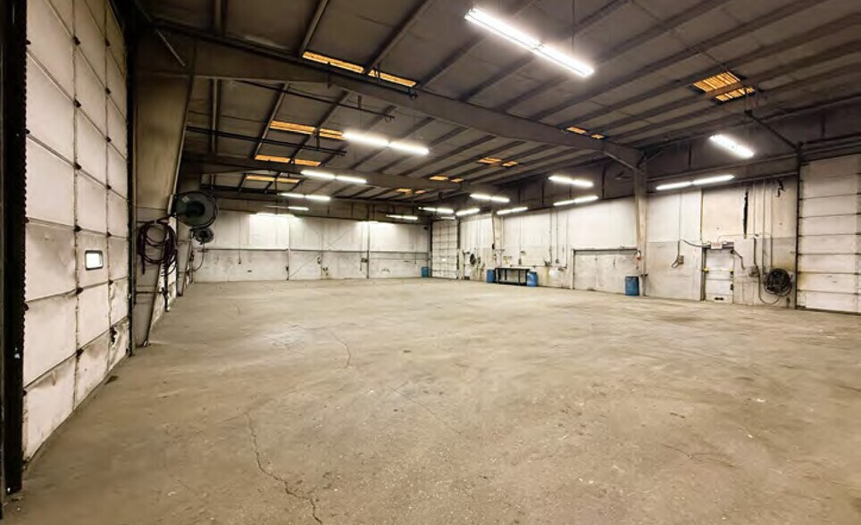 More Photos Of 7185-7189 Montevideo Rd, Jessup Service For Lease
