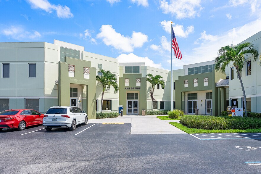 More Photos Of 1200 S Rogers Cir, Boca Raton Warehouse For Lease