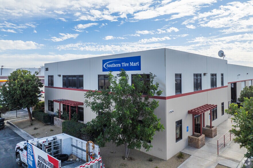 Primary Photo Of 205 W Slover Ave, Bloomington Warehouse For Lease