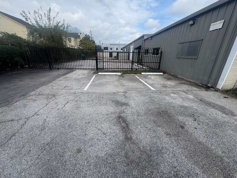 More Photos Of 6214 Beverly Hill St, Houston Office For Lease