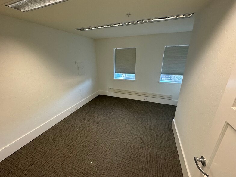 More Photos Of 637 Main St, Half Moon Bay Office For Lease