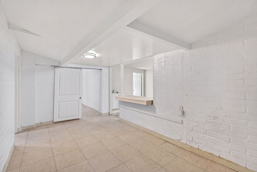 More Photos Of 4401 N 16th St, Phoenix Freestanding For Lease