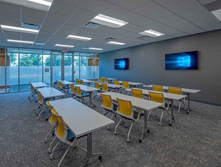 More Photos Of 10720 W Sam Houston Pky N, Houston Office For Lease