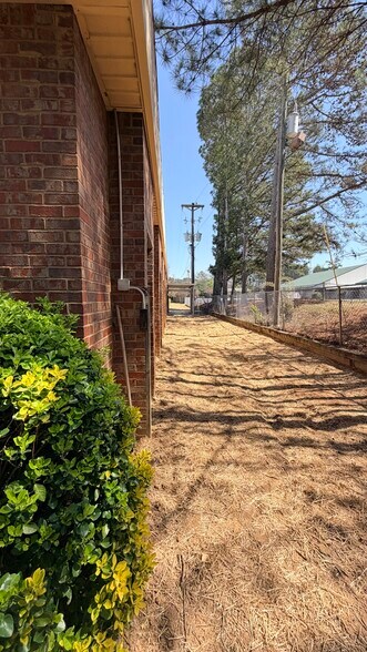 More Photos Of 3005 Lenora Church Rd, Snellville Office For Lease