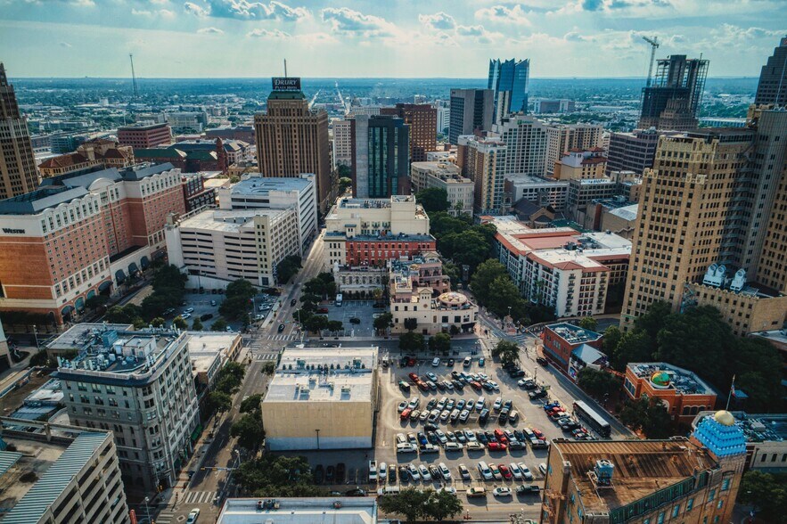 More Photos Of 309 E Commerce St, San Antonio Office For Lease