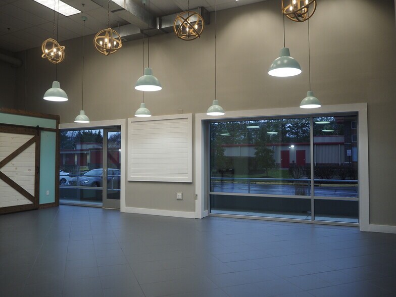 More Photos Of 301-366 Victory Dr, Herndon Flex For Lease