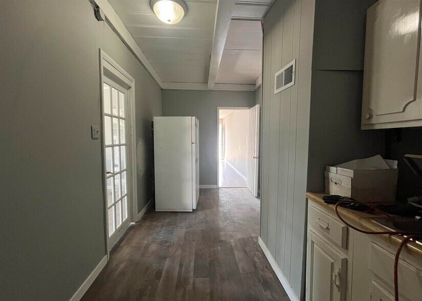 More Photos Of 421 E Moneta Ave, Peoria Heights Self Storage For Lease