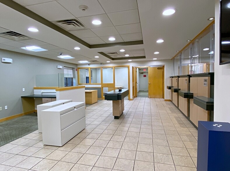 More Photos Of 573 Main St, Woburn Office For Lease