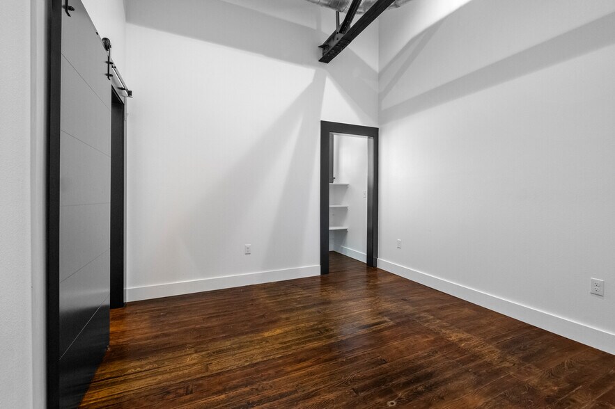 More Photos Of 124 S Joplin Ave, Joplin Warehouse For Sale