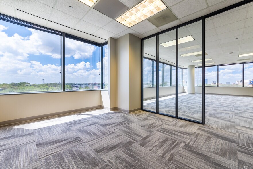 More Photos Of 8122 Datapoint Dr, San Antonio Office For Lease