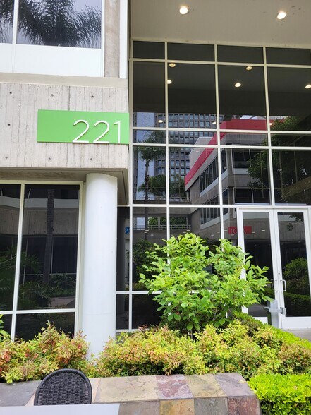 More Photos Of 221 S Figueroa St, Los Angeles Loft Creative Space For Lease