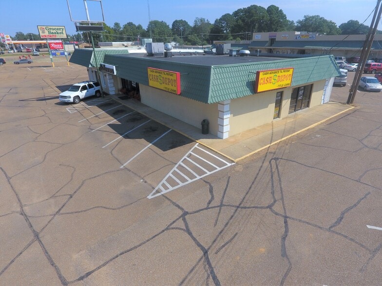 More Photos Of 1716-1770 Commerce St, Grenada Unknown For Lease