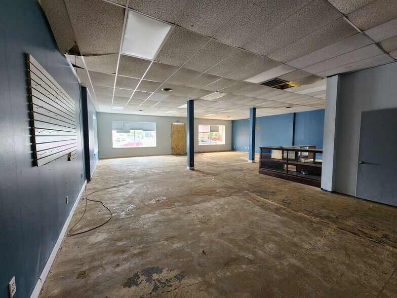 More Photos Of 400-410 N Earl Ave, Lafayette Unknown For Lease