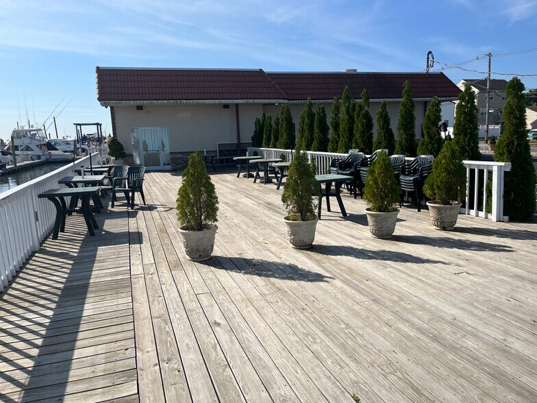 More Photos Of 95 Hudson Ave, Freeport Restaurant For Sale