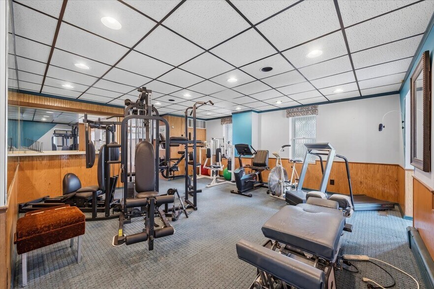 More Photos Of 402 W Moorestown Rd, Nazareth Medical For Sale