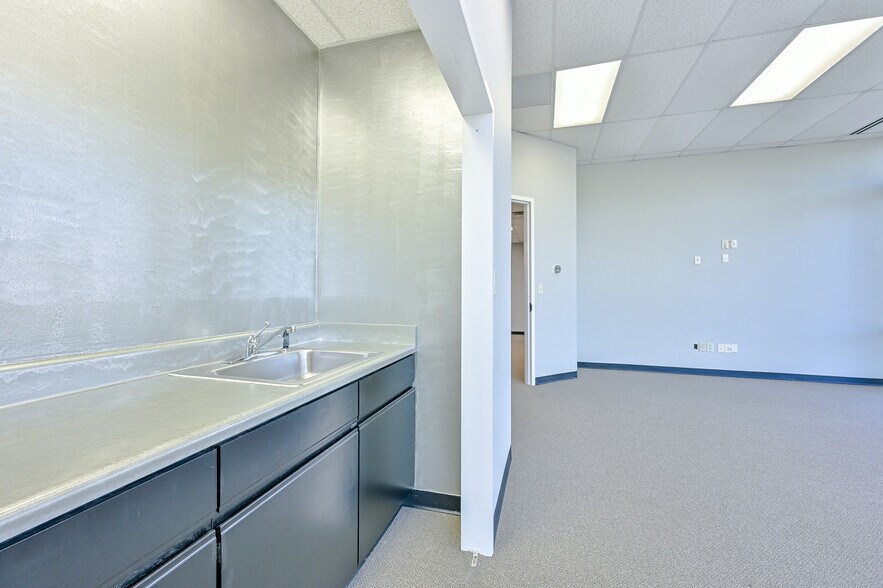 More Photos Of 3100 Breckinridge Blvd, Duluth Unknown For Lease