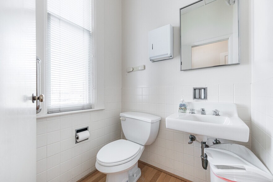 More Photos Of 223 E State St, Geneva Office For Sale