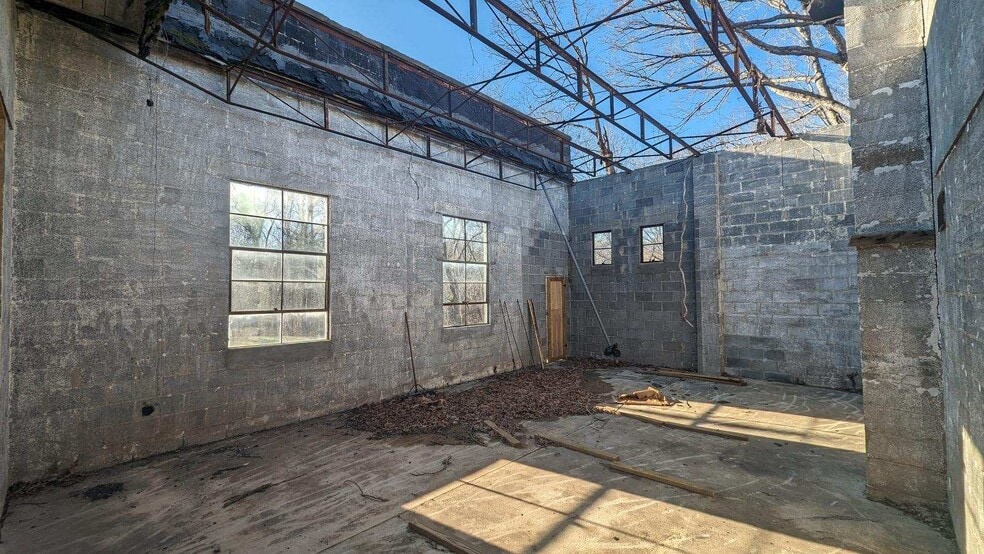 More Photos Of 31785 N James Madison Hwy, New Canton Industrial For Sale