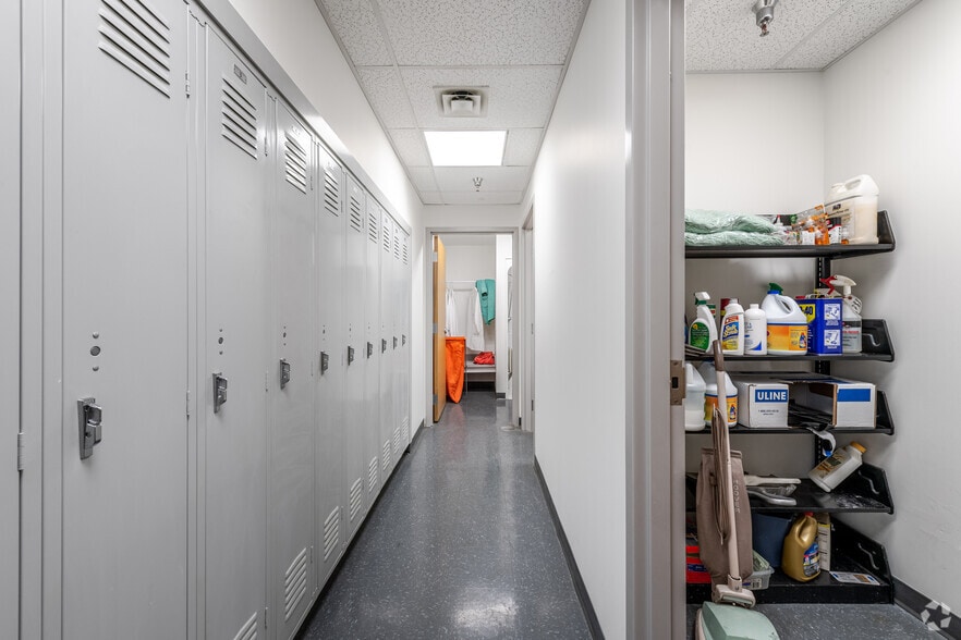 More Photos Of 4270-4282 Hudson Dr, Stow Light Manufacturing For Lease