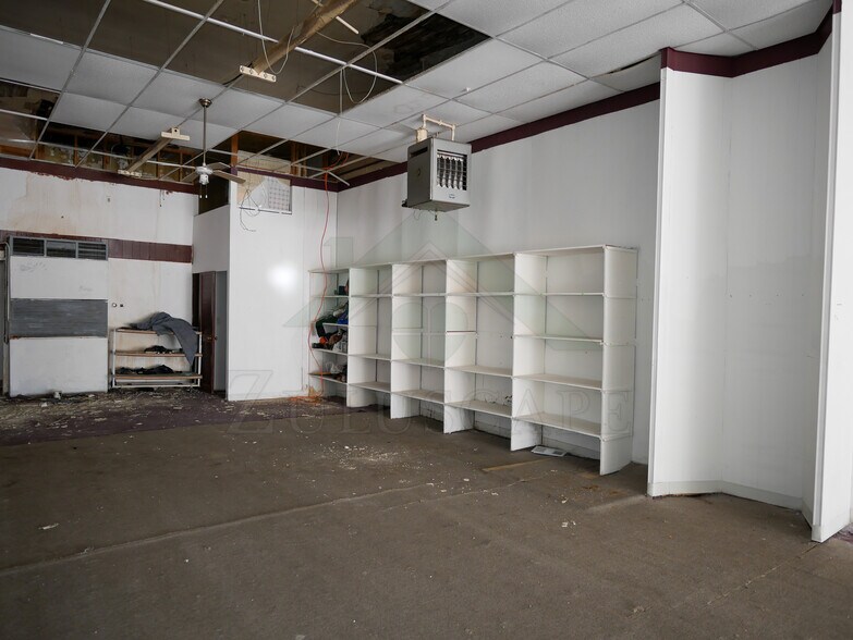 More Photos Of 112 S Anderson St, Elwood Storefront Retail Office For Lease