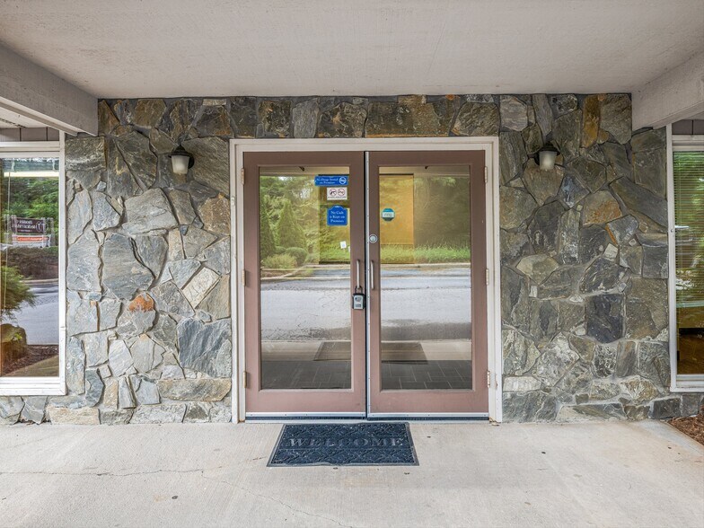 More Photos Of 6 Brooklet St, Asheville Medical For Lease